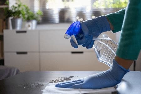 Applying cleaning solution