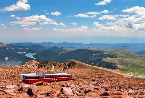 Exploring Colorado Springs with a Tour Guide