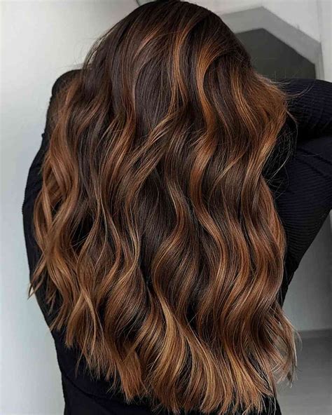 How to achieve brown hair with lowlights