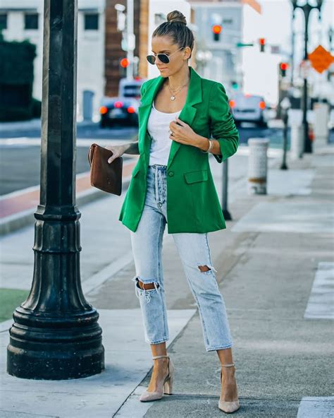 Kelly Green Monochromatic Outfit