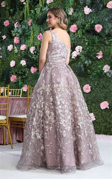 Mauve in Modern Fashion