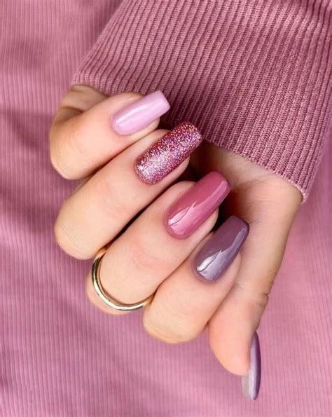 Mauve nail color trend