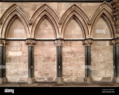 Pointed Arch Image