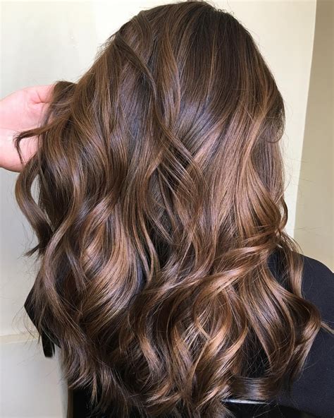 Popular shades of brown hair with lowlights
