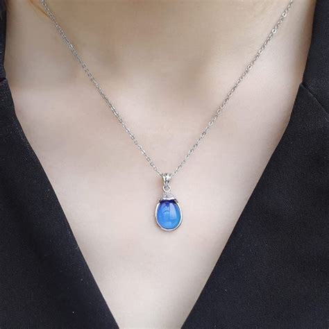 Understanding the Science Behind Mood Necklaces